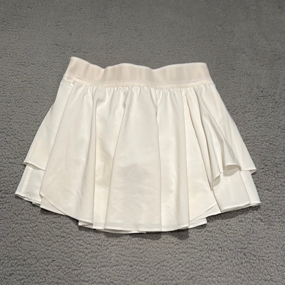 Lululemon Court Rival High Rise Skirt size 10
White Elegant White Women's Skirt - Picture 1 of 7